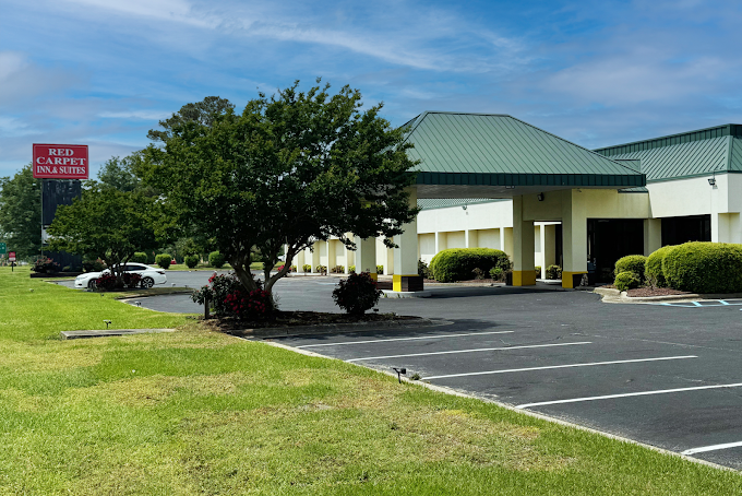 Red Carpet Inn & Suites